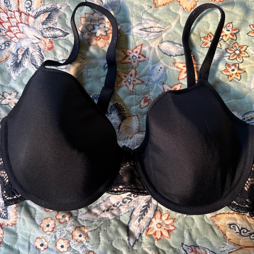 Wacoal All Dressed Up Black Lace Women's T Shirt Underwire Padded Bra 32D